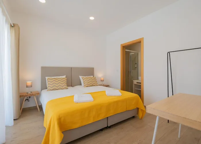 Villa Harbour Rooms & Apartments
