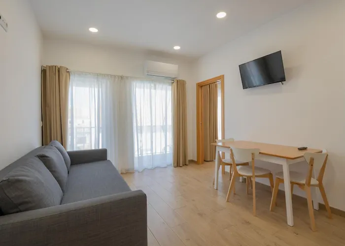 Villa Harbour Rooms & Apartments